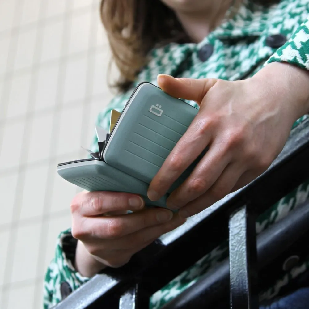 Ogon Design Portafoglio in alluminio Smart Case V2 Arctic Blue< Portafogli Alluminio